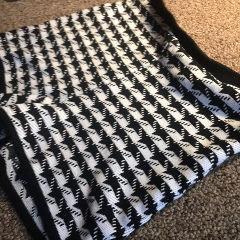 Shorts - Picture 2 of 4